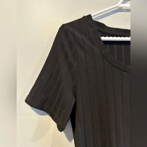 Vero Moda | Black Ribbed Fitted Tee - Picture 3 of 6